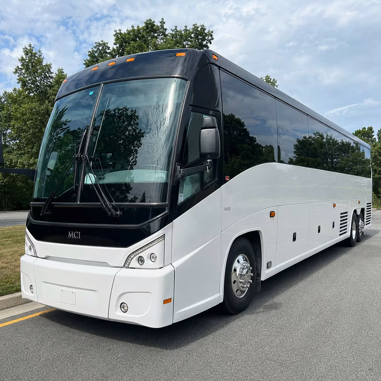 corporate groups leaving round rock need long distance transportation that runs on their schedule