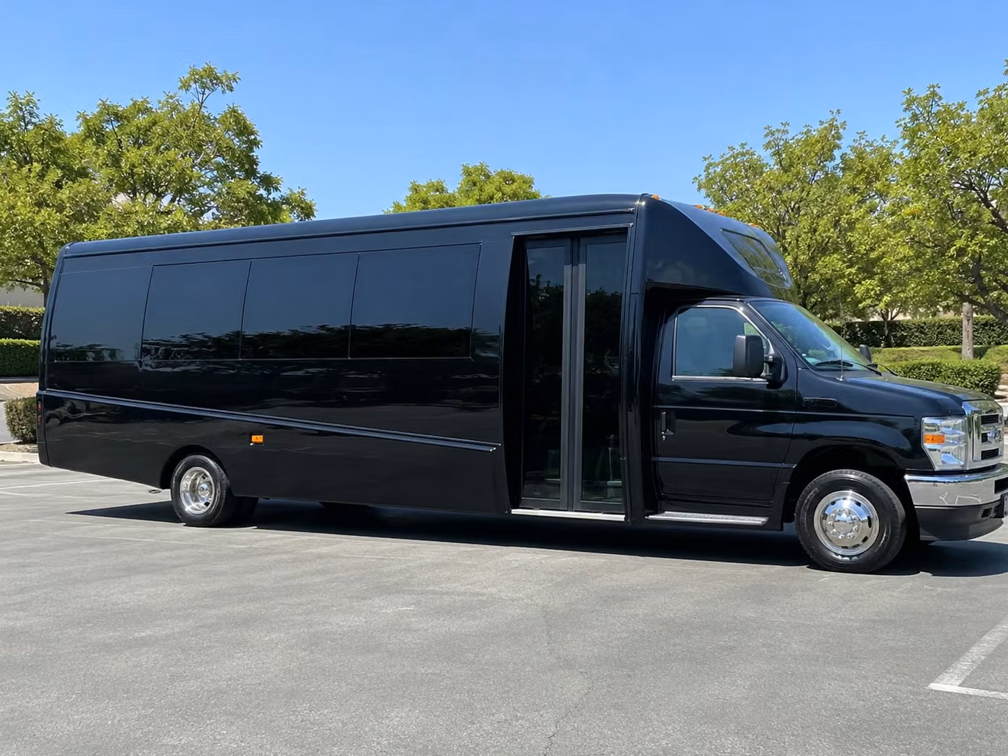 find the perfect minibus for smaller round rock prom groups